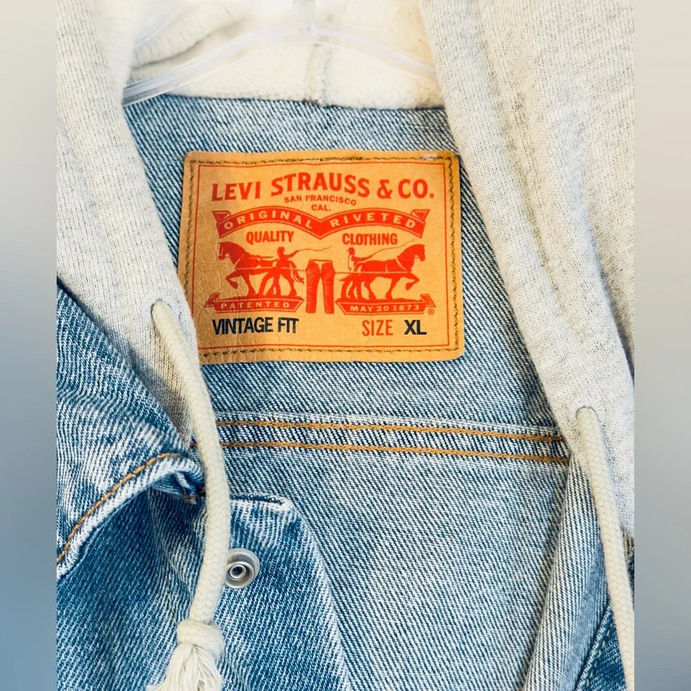 Levi's Denim Jacket with Gray Sleeves Retro Vintage Trucker XL Hoodie Classic